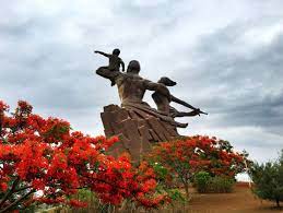 Déposez une demande d’emploi ou de stage au monument de la renaissance Africaine