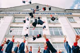 BOURSES D’ÉTUDES DE L’UNIVERSITÉ DE WATERLOO AU CANADA