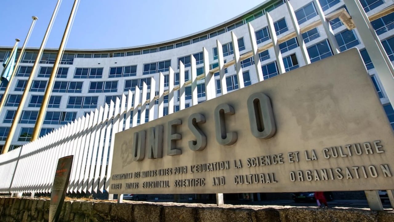 L’UNESCO et la République de Guinée Equatoriale lancent pour la première fois un programme de bourses d’un montant de 25.000 dollars entièrement dédié aux jeunes femmes scientifiques africaines.